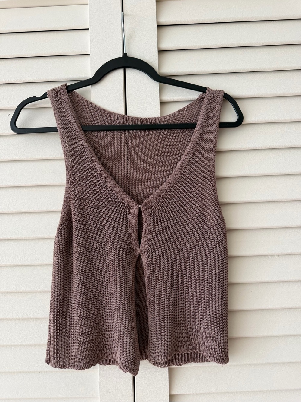 Knit Sleeveless Twist-Front Tank Top - Mauve Brown